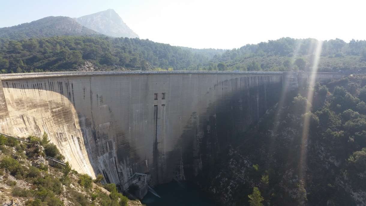 Instrumented arch dam