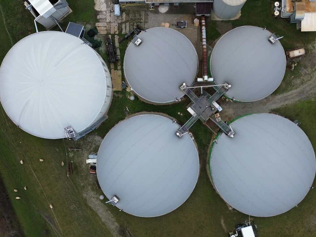LNG tanks